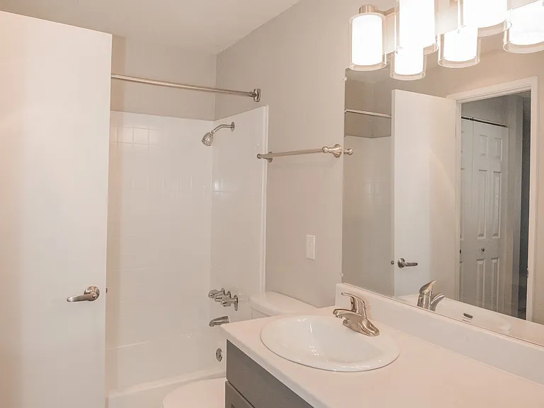 Fox Pointe — Photo 22