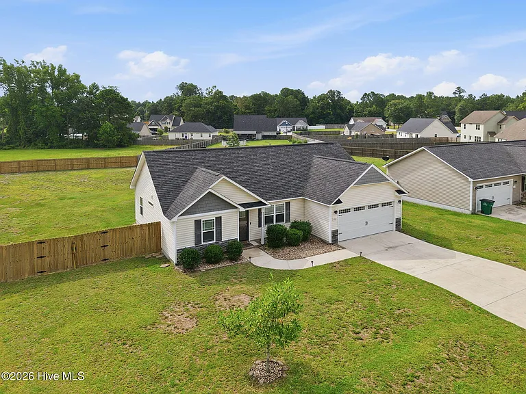 203 Peaceful Ln — Photo 4