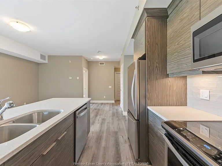 955 Ouellette Ave #407 — Photo 8