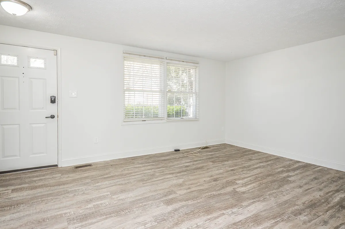 Building Photo - 14550 Farmcrest Pl