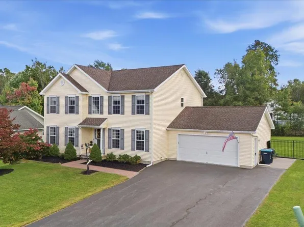 10 Cavalry Course, Mechanicville, NY 12118
