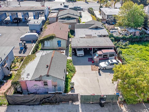 3rd image of 4982-88 Imperial Ave