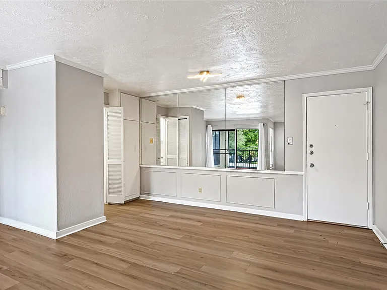 800 Post Oak Blvd #75 — Photo 2