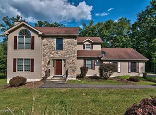 12 Eastridge Ln, East Stroudsburg, PA 18302