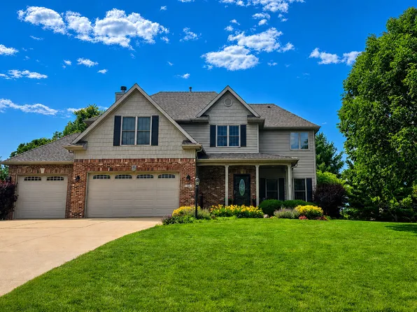 30 Long Grove Dr, Monticello, IL 61856