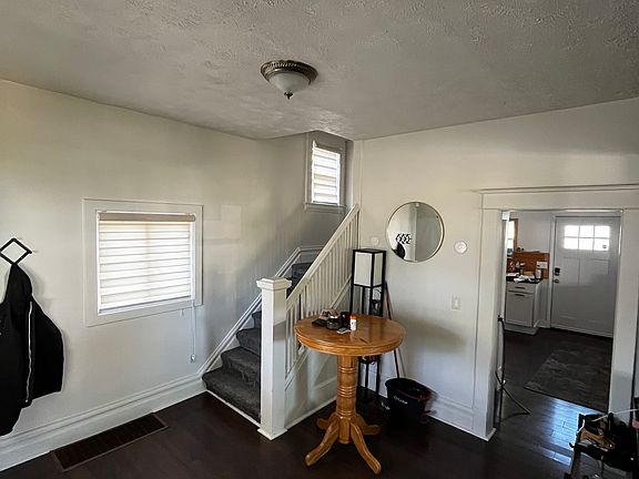 3rd image of 1034 Worden St SE