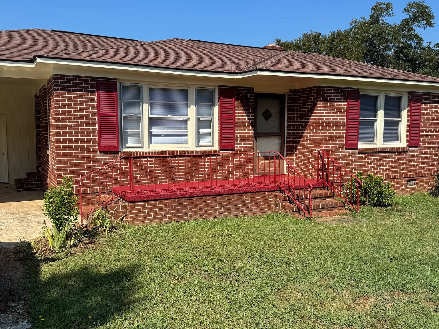 3 bed, 1200 sqft, $1,400 — Photo 1