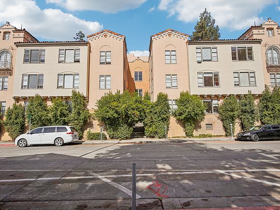 Front exterior view of the apartment building at 2605 Haste St, Berkeley, CA 94704, USA