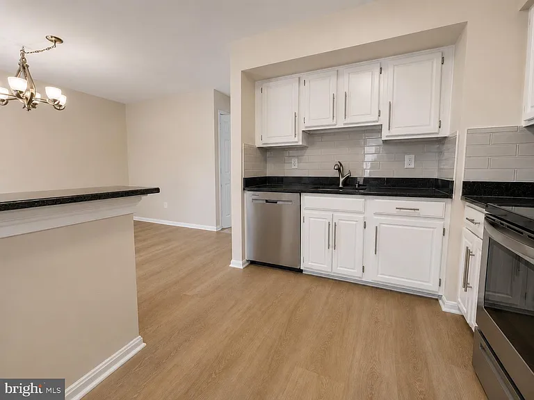 1200 Bond St — Photo 5