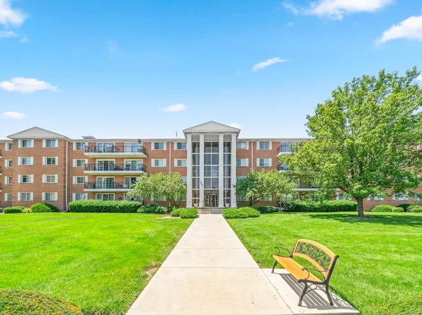 1060 N Farnsworth Ave APT 1115, Aurora, IL 60505