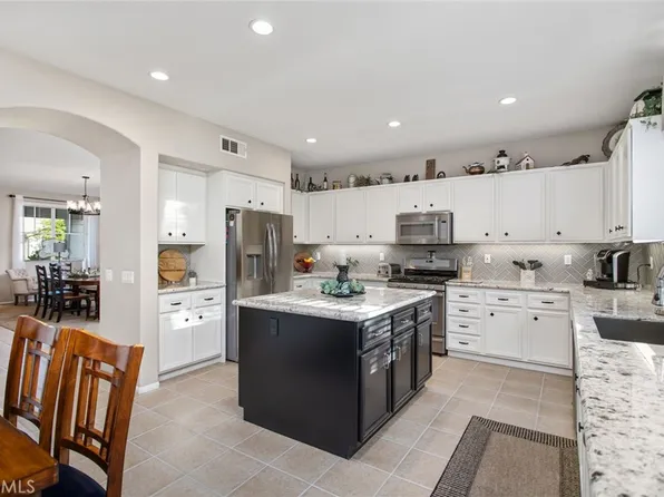 6347 Lyndsey St, Corona, CA 92880