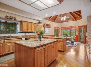 681 Timber Ridge Dr, Bartlett, IL 60103