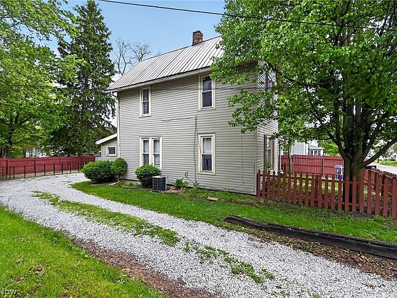 2nd image of 402 Vine St