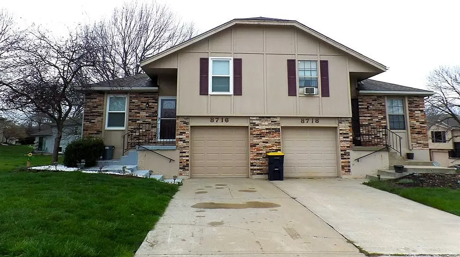 8716 N Chatham Ave, Kansas City, MO 64154 — Photo 1