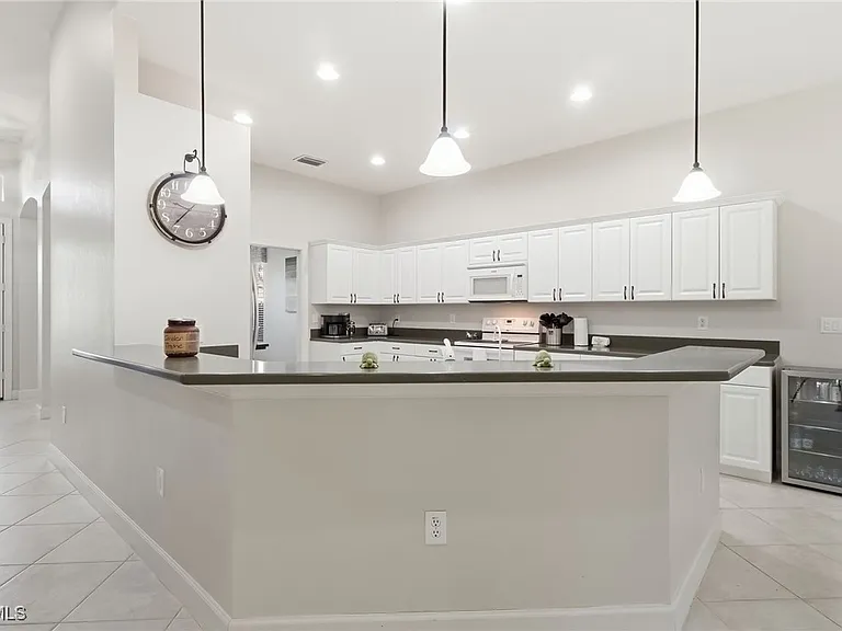 11225 Lithgow Ln — Photo 7