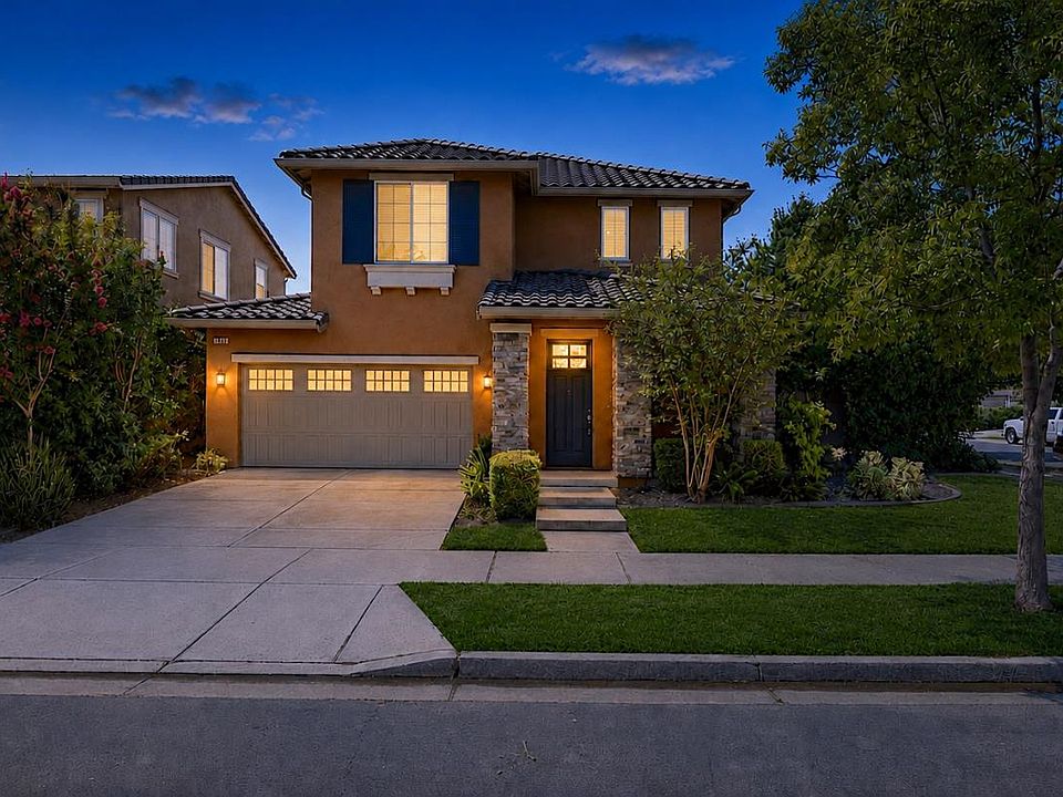 1st image of 1282 Violet Way