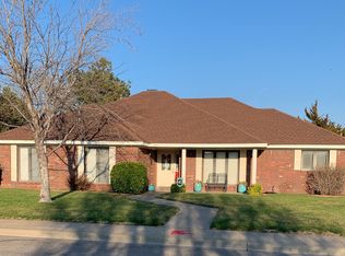 2913 Crestway Dr, Perryton, TX 79070