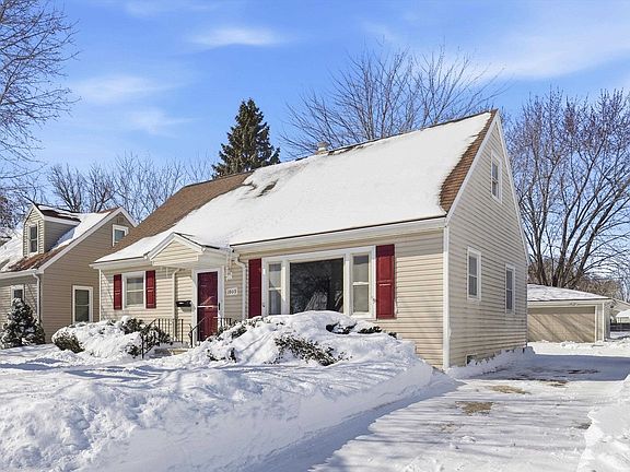 3rd image of 1809 N Charlotte St