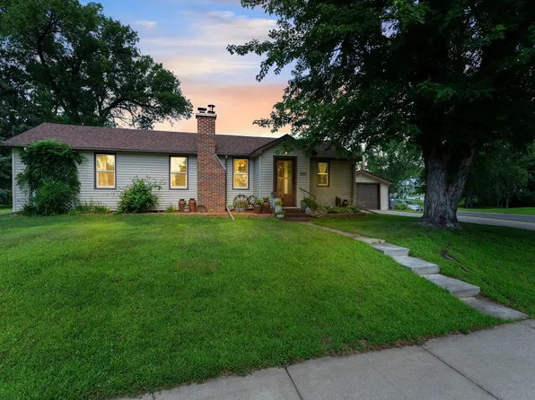 326 4th Ave NE, Cambridge, MN 55008