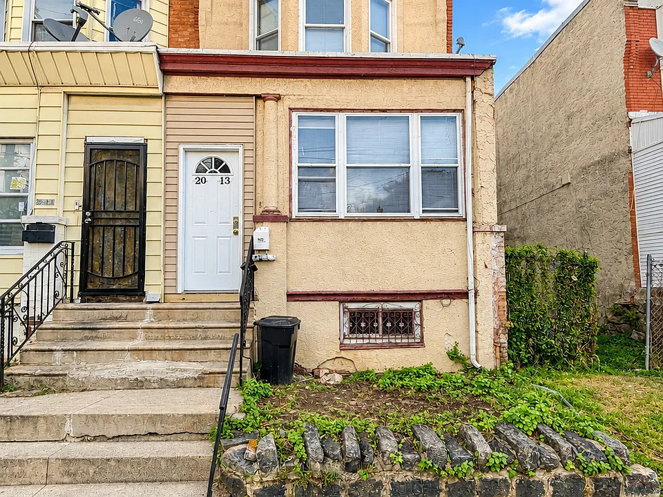 2013 S 60th St