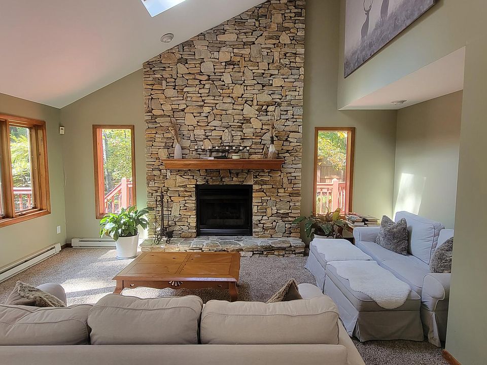 1st image of 221 S Iroquois Cir