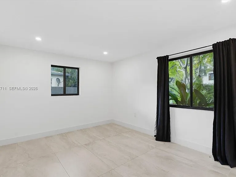 1215 NE 110th St — Photo 20
