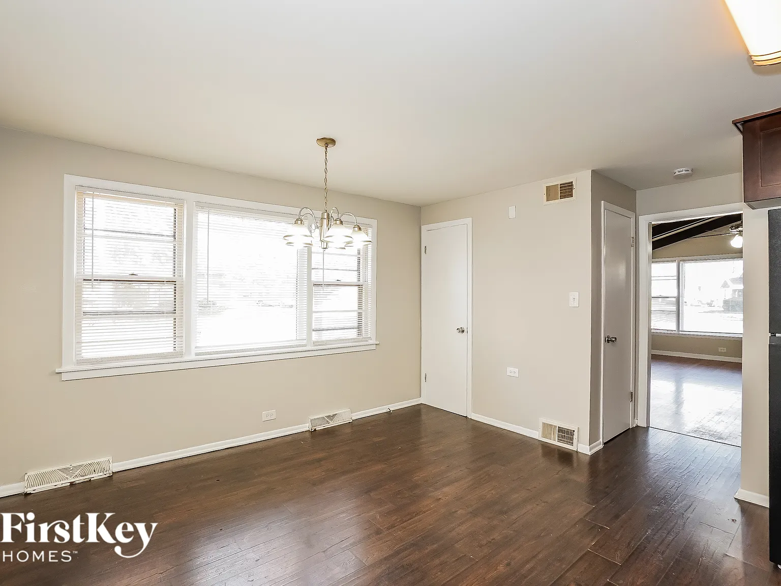 4 bed, 2.0 bath, 1433 sqft, $3,360 — Photo 4