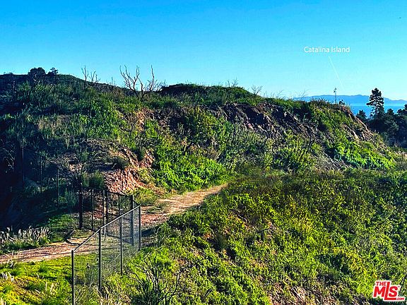 5th image of 2825 Tuna Canyon Rd