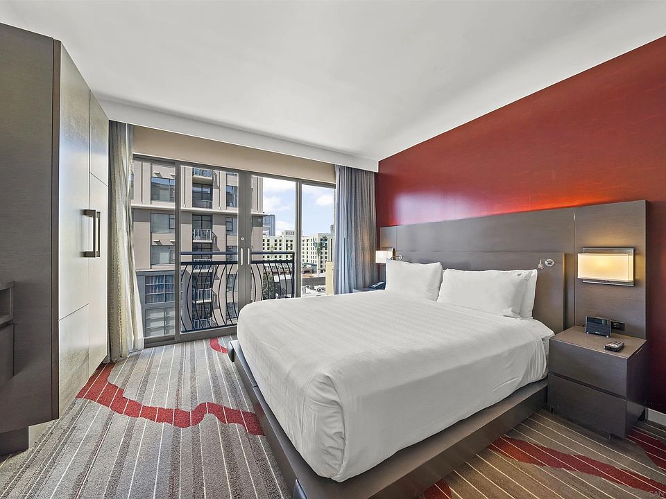 1st image of 207 5th Ave #950