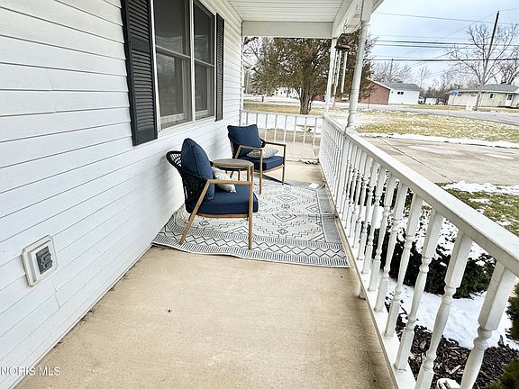 5th image of 890 Dolan St