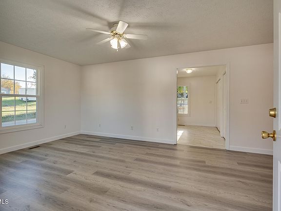 4th image of 500 W Broadway St