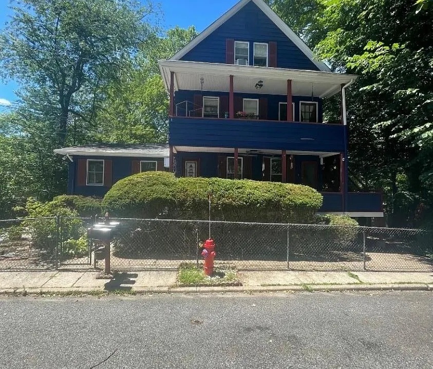 55 Garden Ave #1