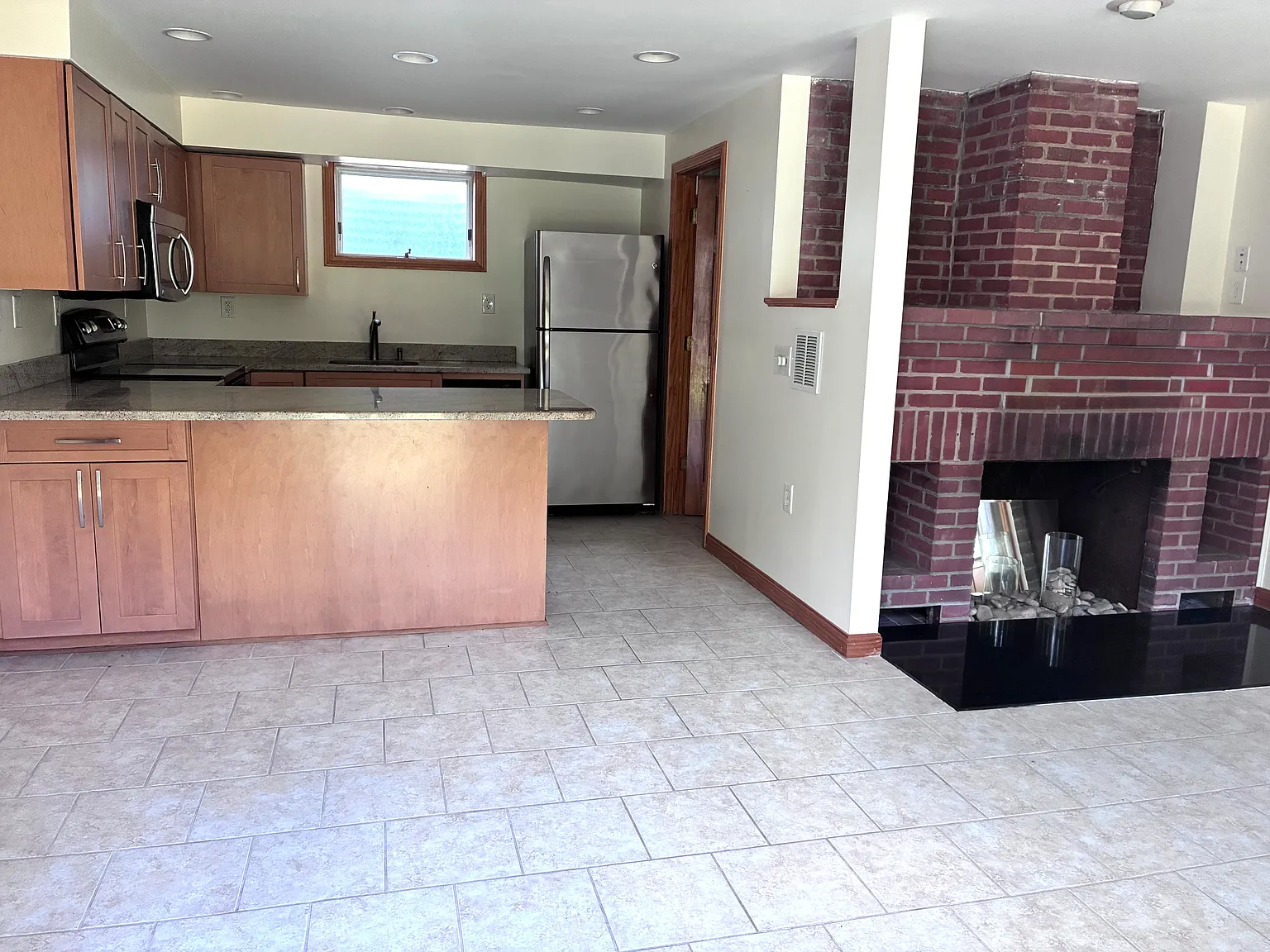 1 bed, 574 sqft, $2,000 — Photo 3