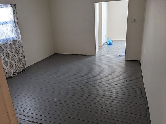 3rd image of 586 East Ave