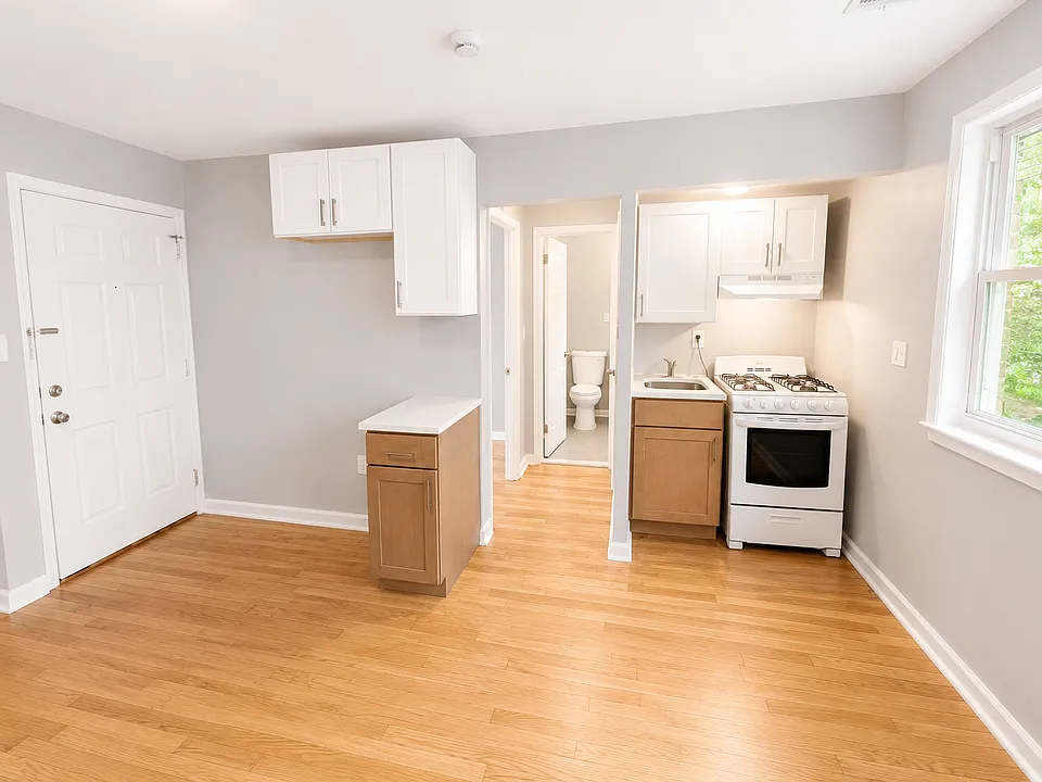 376 Clinton Pl #2