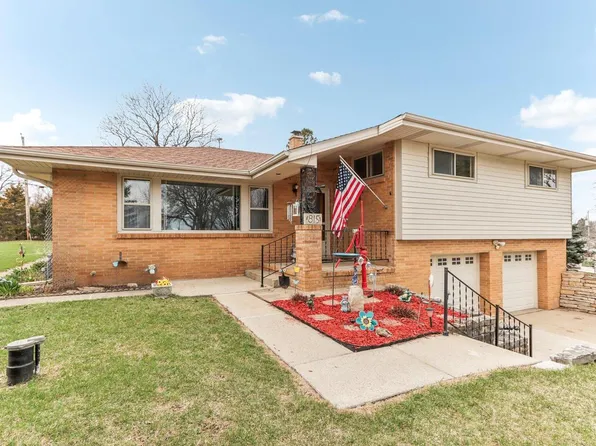 815 Hi Ridge AVENUE, Waukesha, WI 53186
