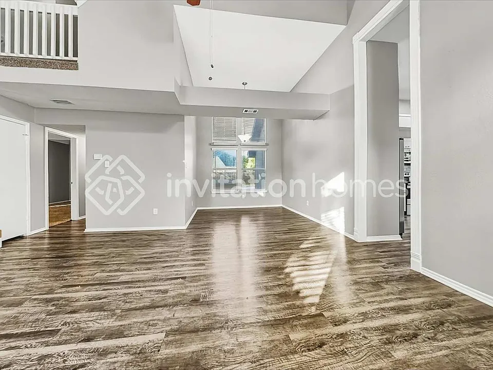 9218 Oak Hollow Dr