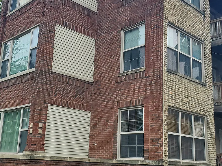 3553 W Ainslie St — Photo 2