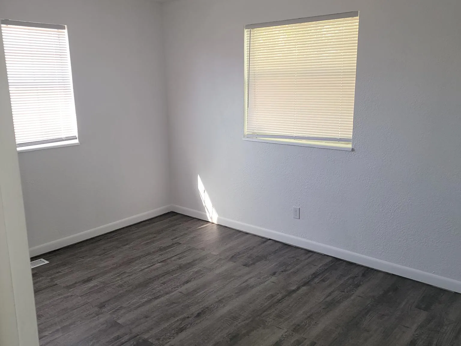 4 bed, 2078 sqft, $3,200 — Photo 4