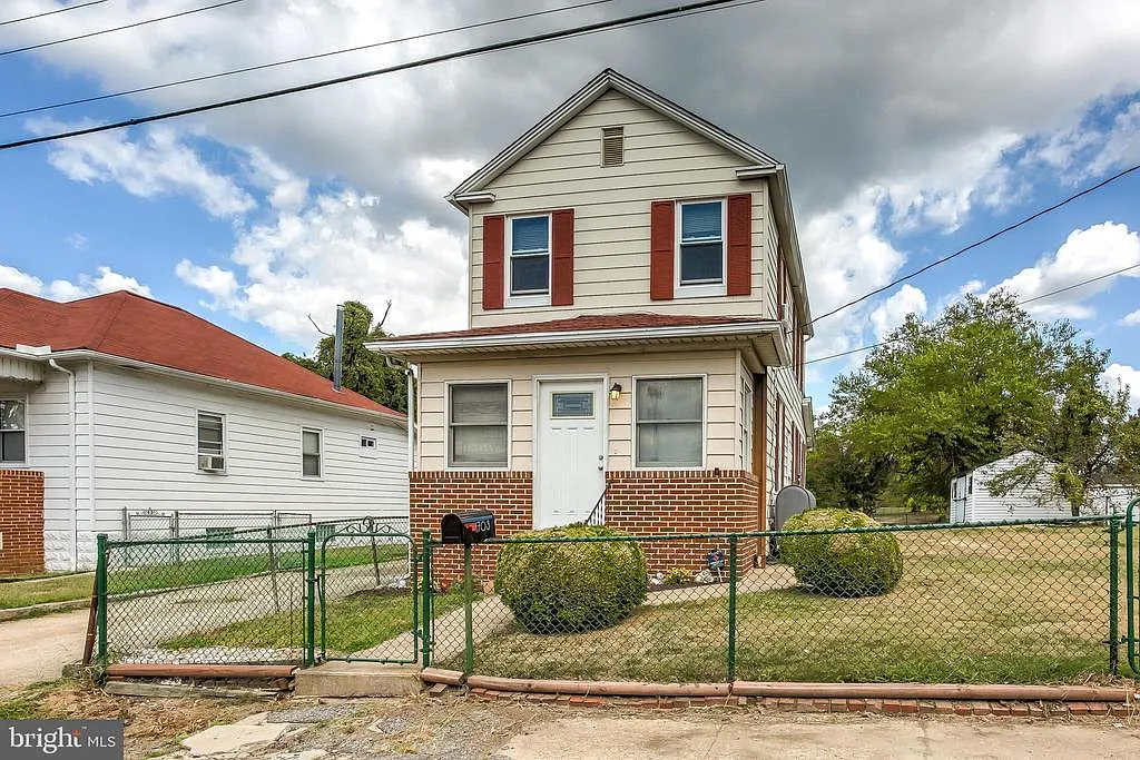 4703 Charleston St photo 1