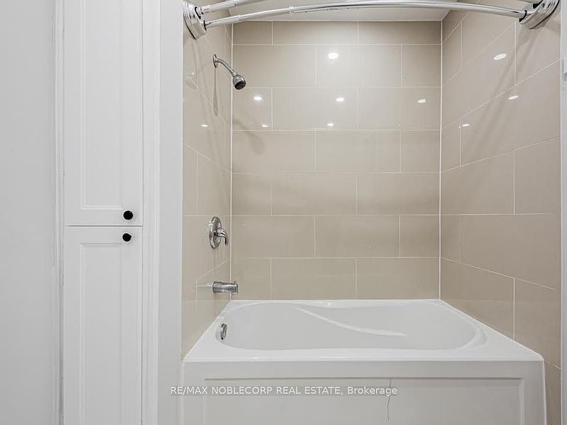 Toronto House for rent - 3 Bedrooms — photo 13