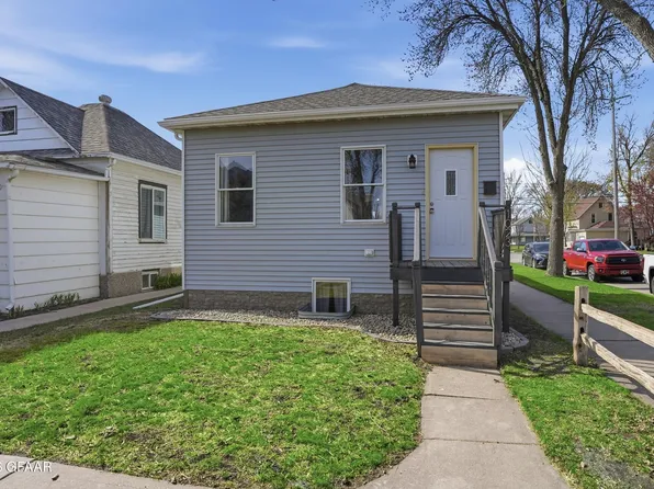 1023 4th Ave N, Grand Forks, ND 58203