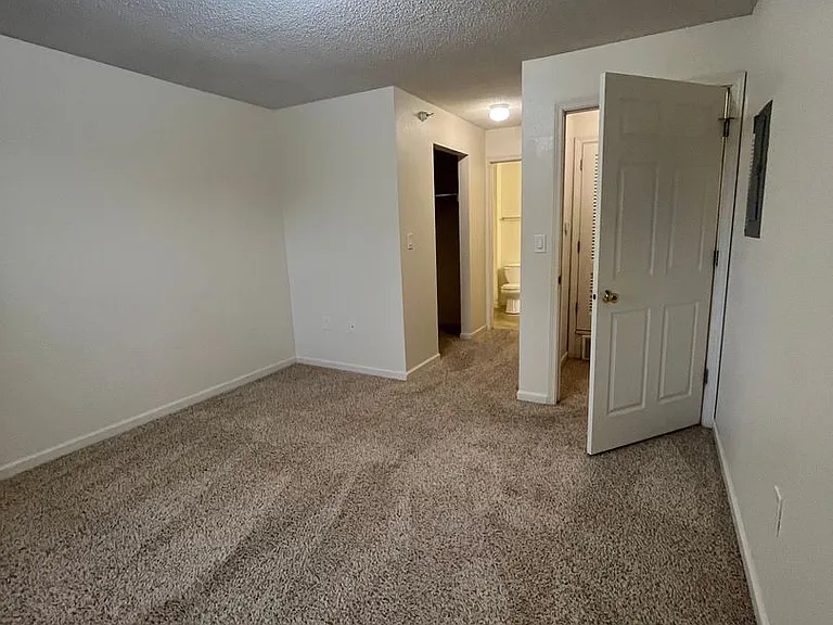 Ashley Square Apartments — Photo 48