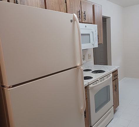4th image of 1321 Cheney Hwy Unit B
