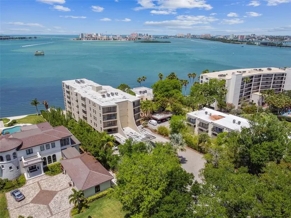 602 LIME AVENUE #304, CLEARWATER, FL 33756
