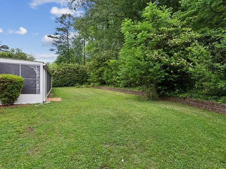 667 Brookline Dr SE — Photo 33