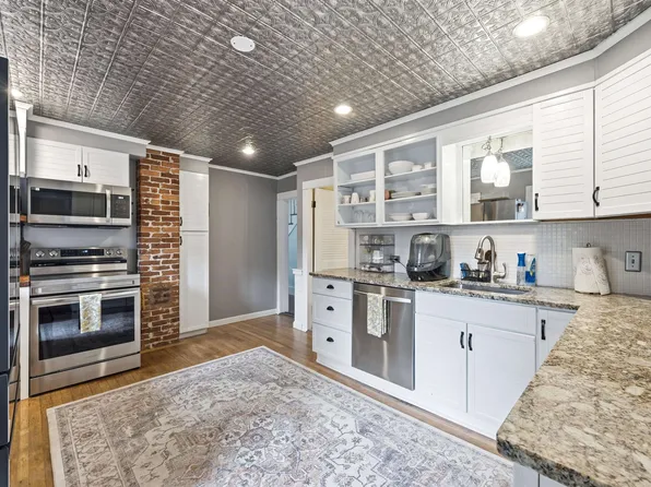 3 Stanwood Avenue, Plaistow, NH 03865