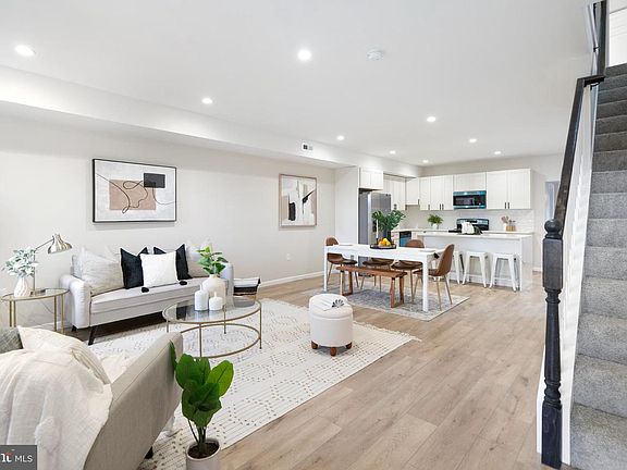 4th image of 4011 Ridgewood Ave