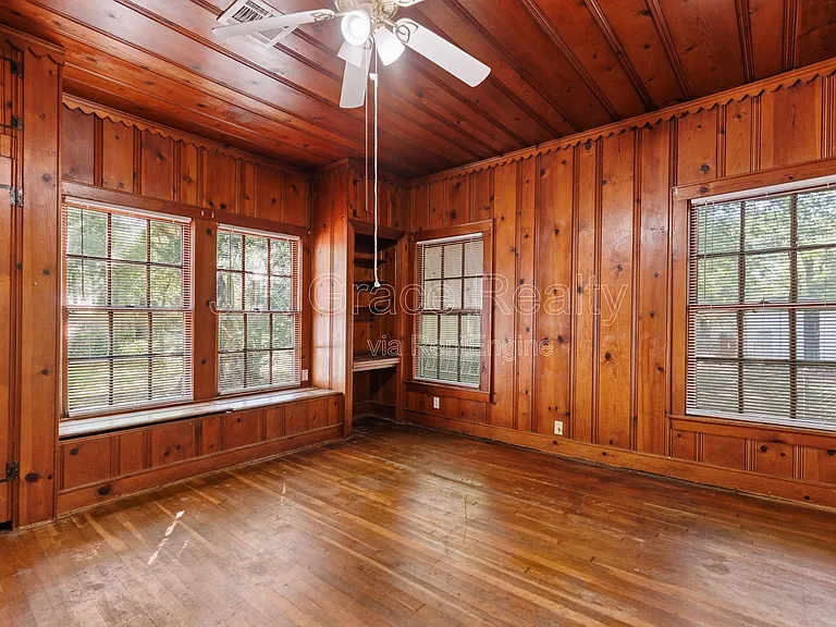 609 E Walker St — Photo 15
