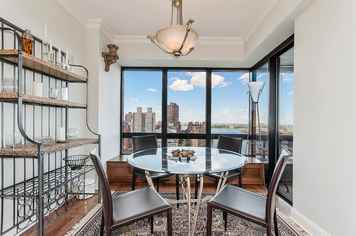 house on the hill セット 530 East 76th Street #25G in Lenox Hill, Manhattan | StreetEasy